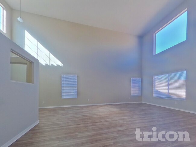 Foto del edificio - 22040 W Gardenia Dr