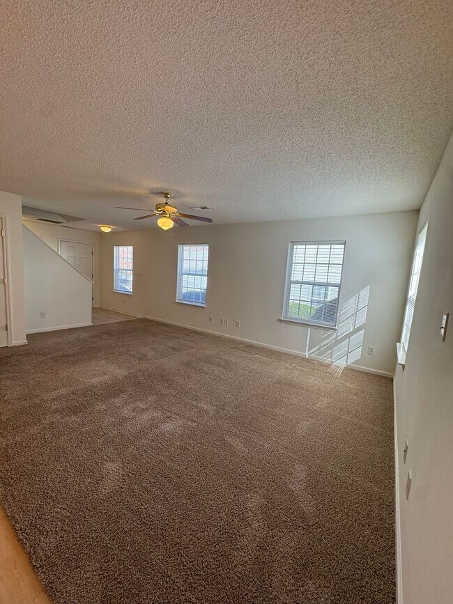 Foto del edificio - 141 Springwood Ln