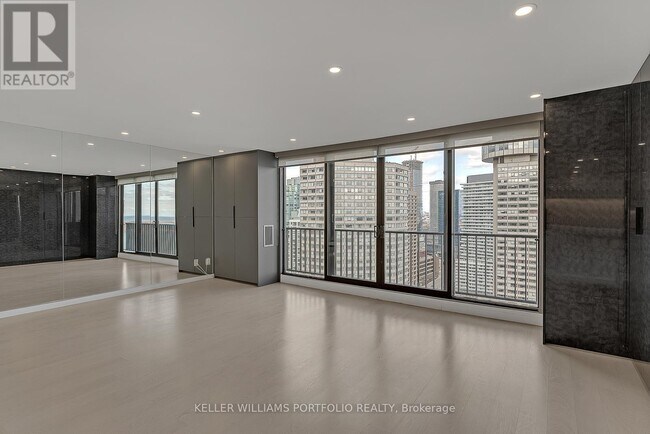 Building Photo - 33-2833 Harbour Square