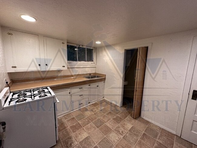 Building Photo - 912 Park