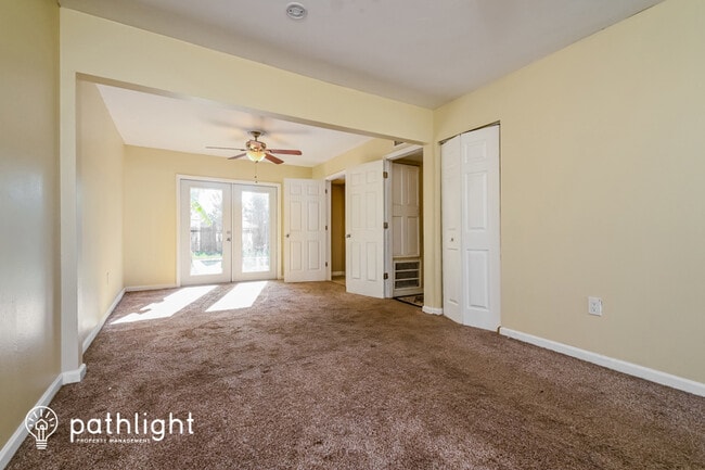 Building Photo - 2543 Golden Poinciana Pl