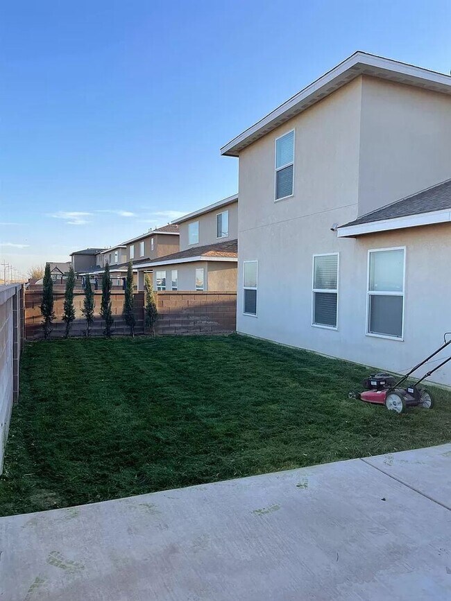 Building Photo - 3 br, 3 bath House - 4620 Backstretch Rd