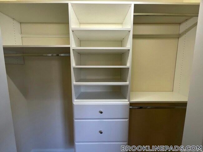 Foto del edificio - 94 Thornton Rd