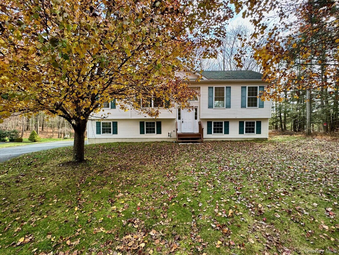 Primary Photo - 18 Penny Ln