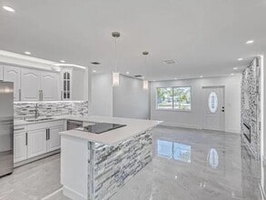 Building Photo - 855 Date Palm Dr