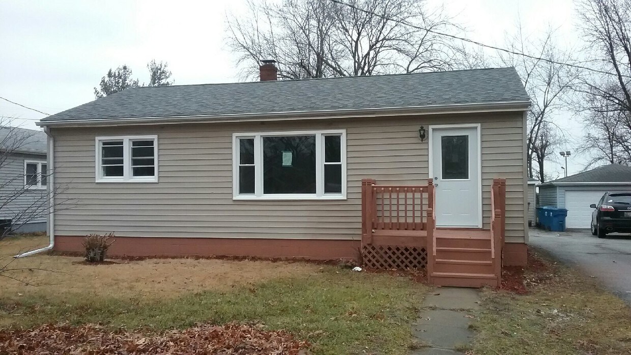 1108 E 39th Pl, Griffith, IN 46319 House Rental in Griffith, IN