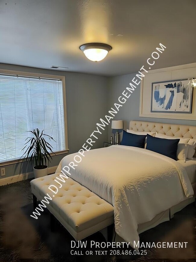 Building Photo - 1914 S Owyhee St