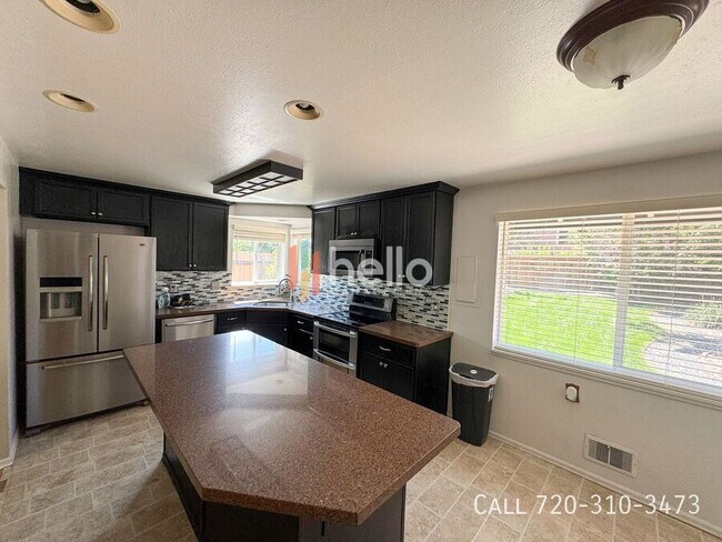 Foto del edificio - 6527 Otis St
