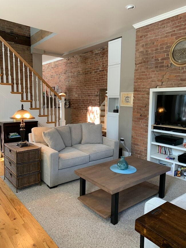 Living Room - 1339 W North Ave