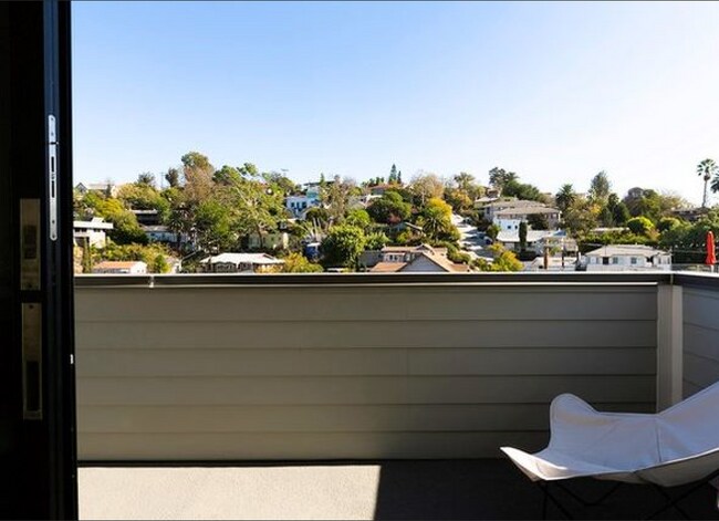 Foto del edificio - 2221 Jerome Way