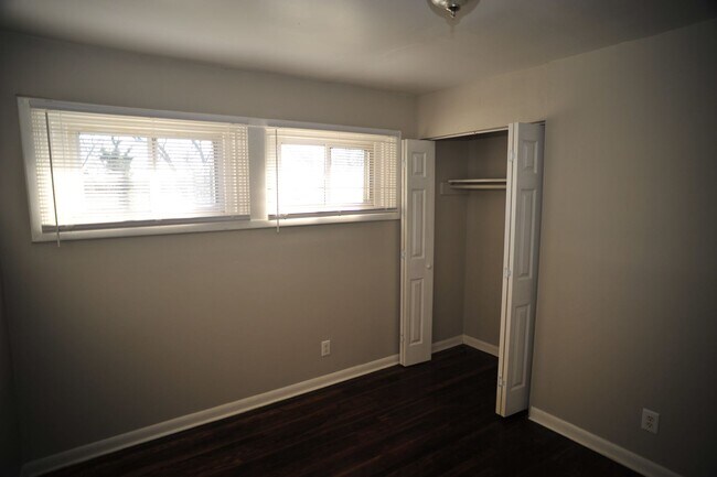 Foto del edificio - ***Recently Remodeled Three Bedroom Brick ...