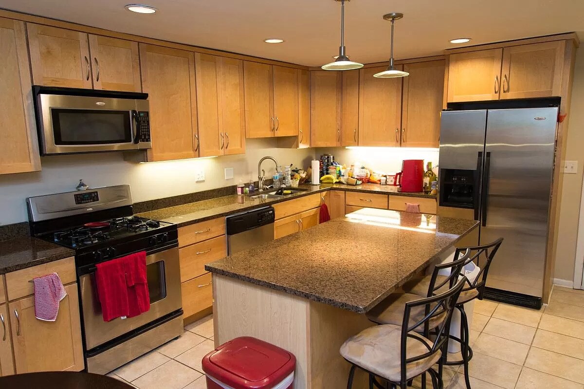 Large Kitchen with Island - 3737 N Pine Grove Ave