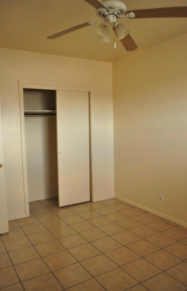 Building Photo - Beautiful refrigerated one-bedroom apartment.