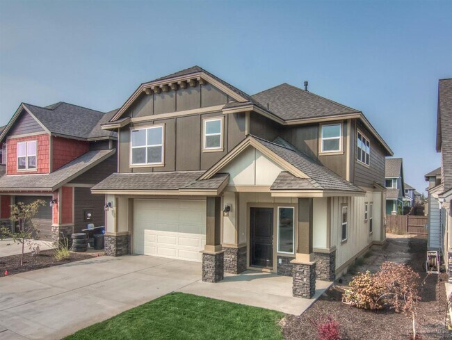 Building Photo - 3112 Northeast Flagstone Avenue