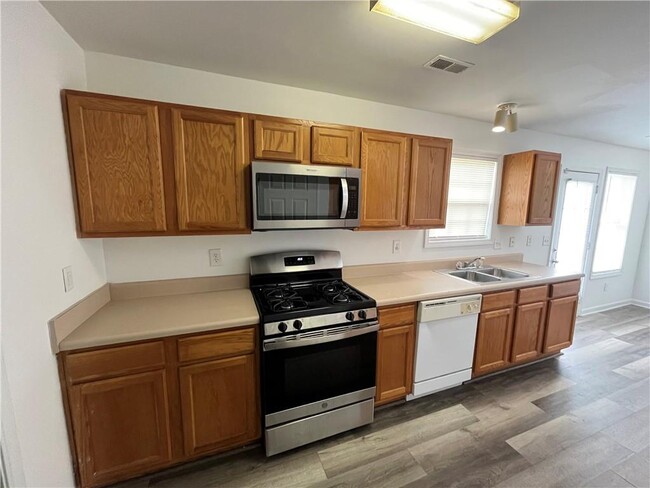 Building Photo - 228 Rosemont Ct