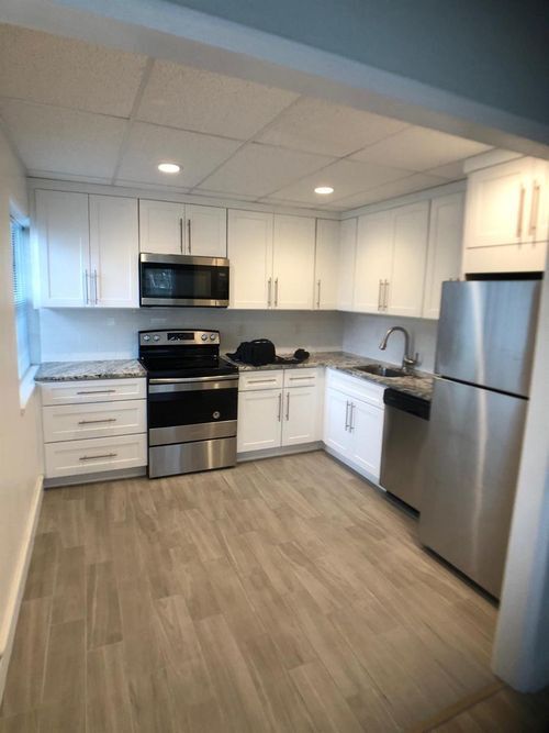 Foto del edificio - 8927 Harding Ave