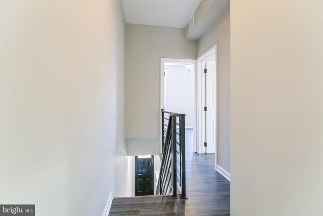 Foto del edificio - 2440 Montrose St