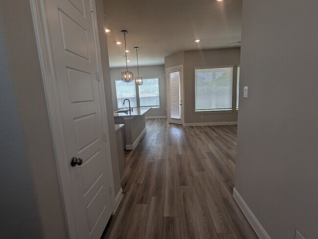Foto del edificio - 3011 Skyrock Dr