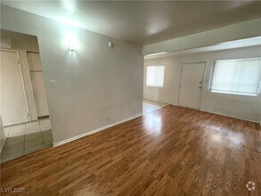 Building Photo - 3772 Royal Crest St
