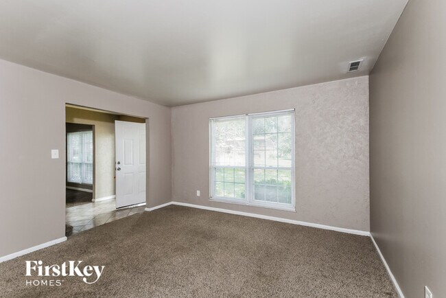 Building Photo - 1114 Soria St