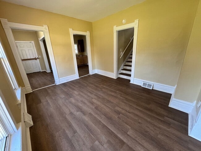 Building Photo - 4 Bedroom House