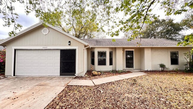 Foto del edificio - Lovely 3 bedroom, 2 bath in Deltona