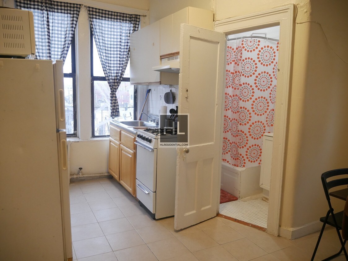 Primary Photo - 393 Bushwick Ave