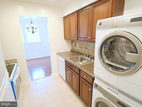 Building Photo - 8335 Montgomery Run Rd