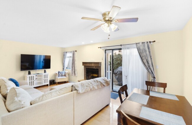 Foto del edificio - 7417 Auburn Oaks Ct