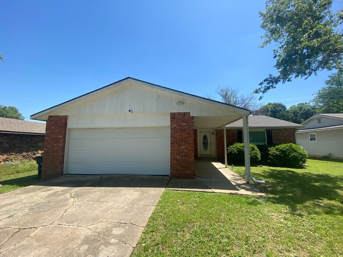 Primary Photo - 1020 Guinn Ln