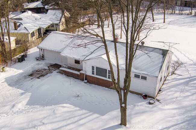 Building Photo - 480 Forest Preserve Dr