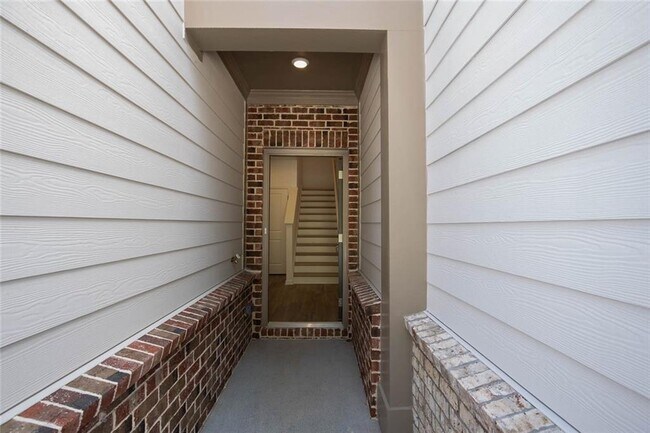 Foto del edificio - 2425 Livi Ln
