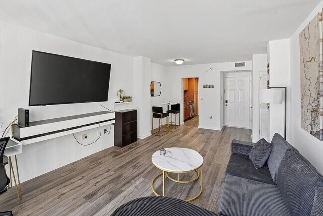 Foto del edificio - 1280 W Peachtree St NE