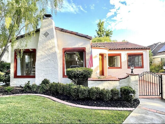 Foto del edificio - 1127 Clark Way