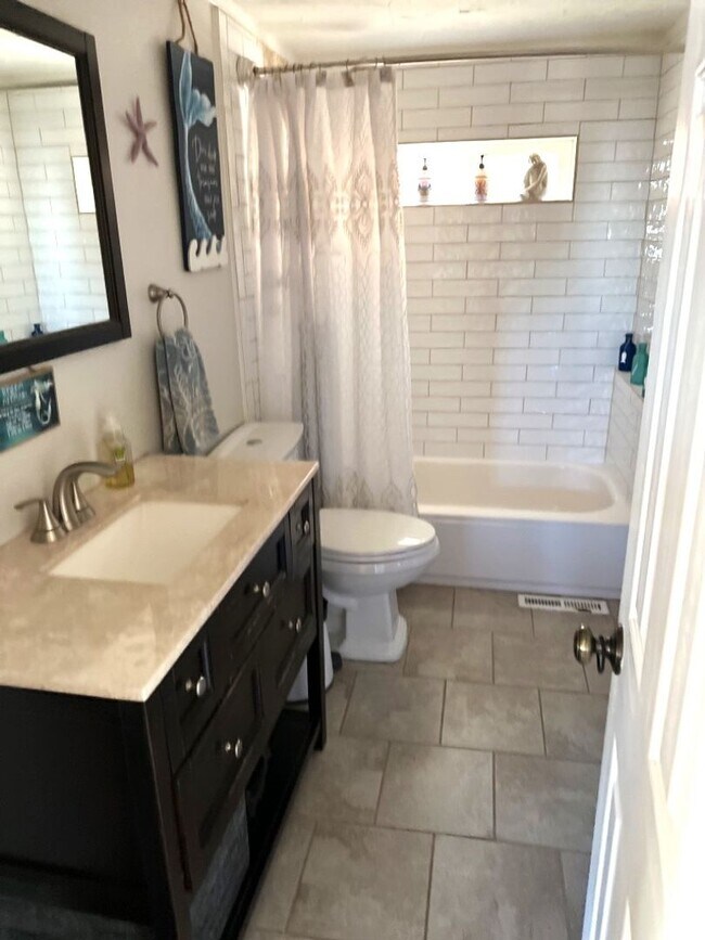 Building Photo - Beautiful home on Highland for rent