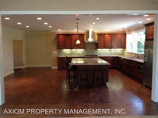 Foto del edificio - 5040 Whisper Way