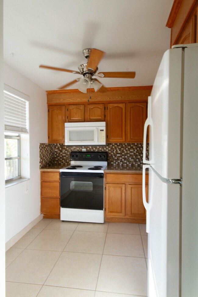 Kitchen - 3000 NW 48th Ter