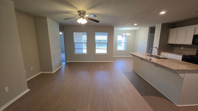 Foto del edificio - Great newer 3 bed 2 bath duplex.
