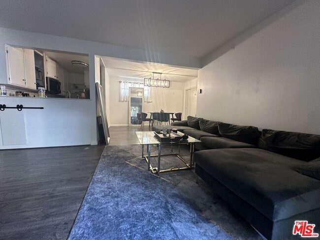 Foto del edificio - 13747 Vanowen St