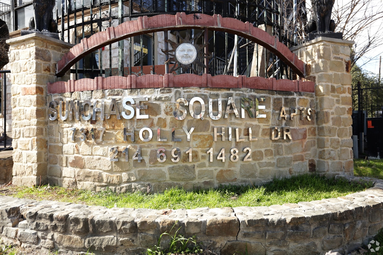 Primary Photo - Sunchase Square Apartments