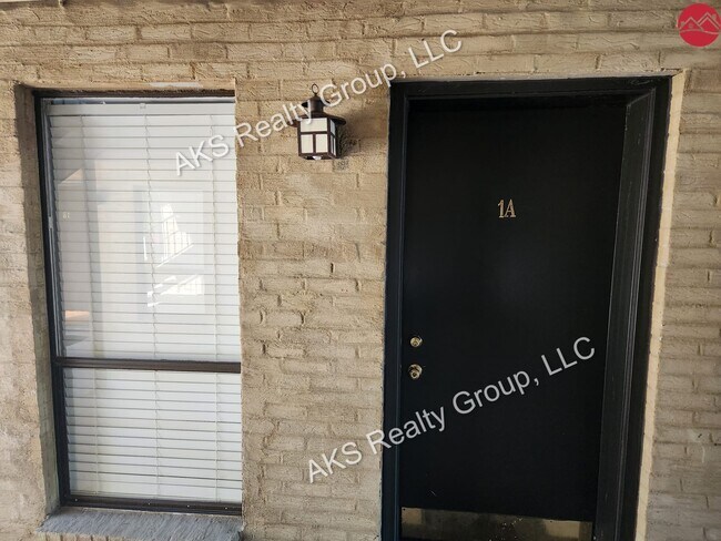 Building Photo - 2136 16th Ave S