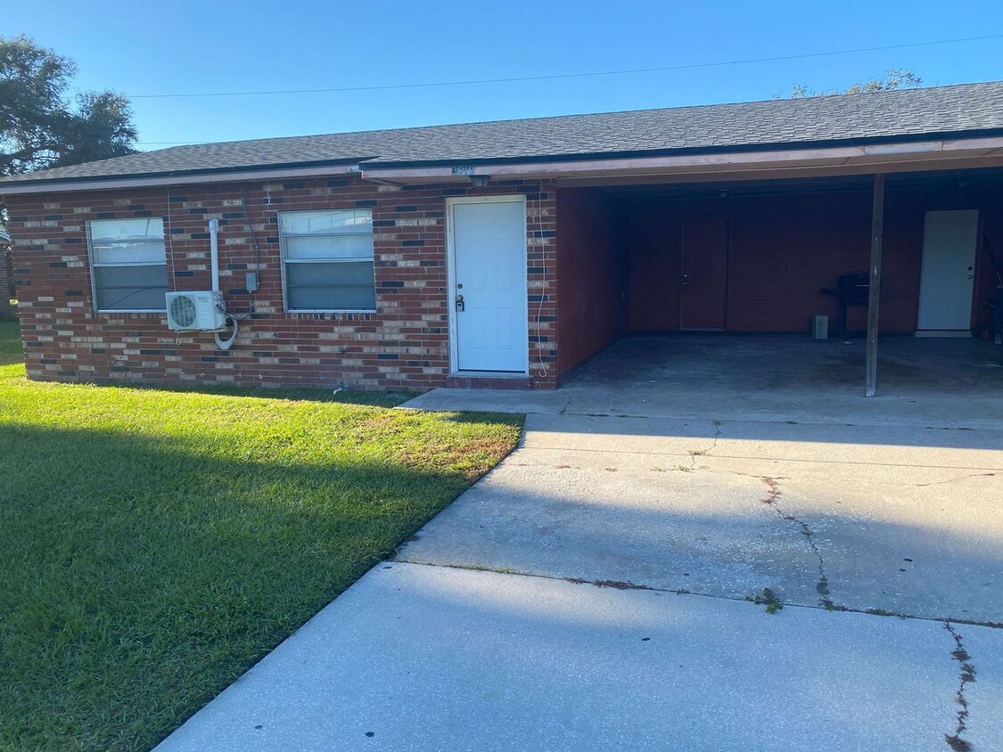 Primary Photo - 2 Bedroom 1 Bath Duplex in Lakeland for RENT!