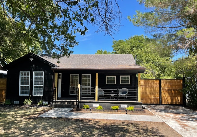 Building Photo - 1706 Lakeland Dr