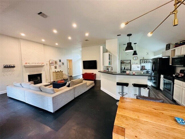 Building Photo - 2710 Aster Pass