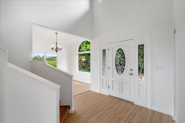 Foto del edificio - 3 Bed/ 2.5 Bath Two-Story Home with Yard and Garage