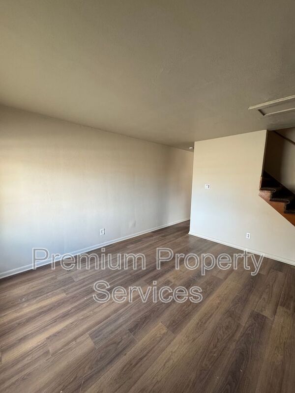 Building Photo - 3120 Prial Ave