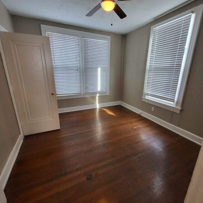 Building Photo - Spacious and charming one bedroom & one ba...