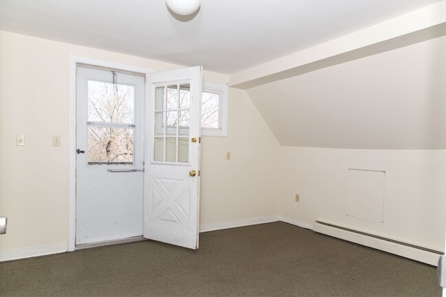 Building Photo - 56 Drew St