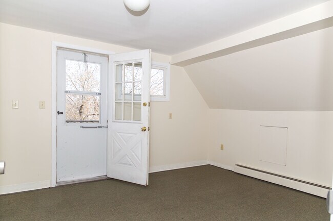 Building Photo - 56 Drew St