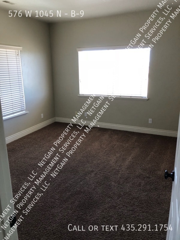 Building Photo - 576 1045